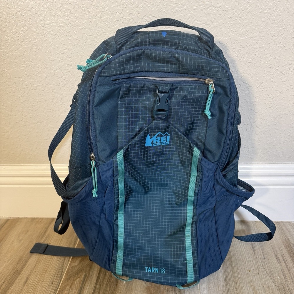 REI Tarn 18 Hiking Backpack 18L Turquoise Blue Unisex Kids Outdoor Casual Active